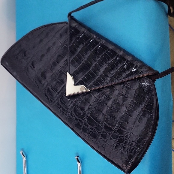 Susan Gail Shoulder Bag - Picture 13 of 14